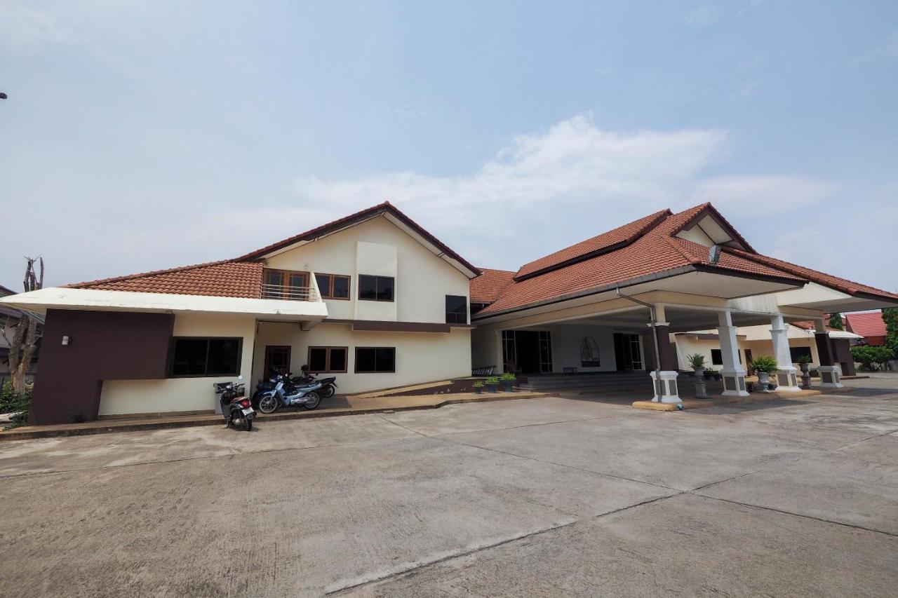 Oyo 859 Golden Land Hotel Chiang Rai Dış mekan fotoğraf